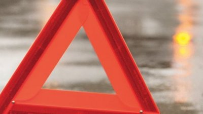 На Львівщині позашляховик  на «бляхах» злетів з дороги і в‘їхав в огорожу пам’ятного знаку борцям за волю України