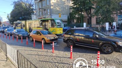 У Львові на вулиці Личаківській ускладнений рух транспорту (ФОТО)