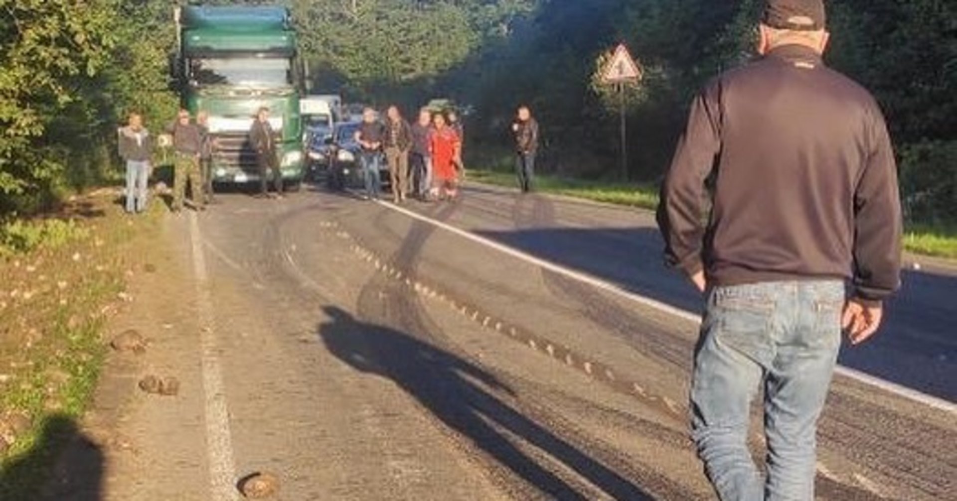 На Львівщині перекинулася фура, завантажена буряком, фото Підслухано у Червонограді