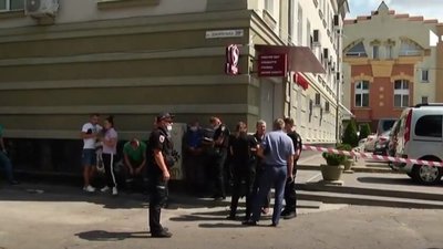 У Львові поліція перекрила вулицю Джерельну (ФОТО)
