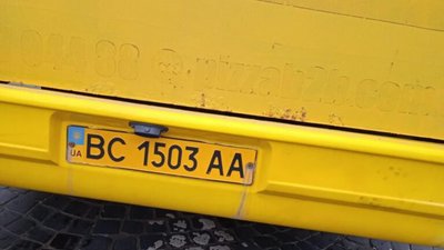У Львові водії маршруток не бачать пасажирів на зупинці (ФОТО)