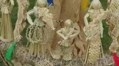 На Львівщині створили унікальну півтораметрову писанку із соломи (ВІДЕО)
