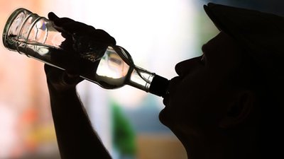 У Новояворівську зловмисник вбив знайомого під час розпивання напоїв