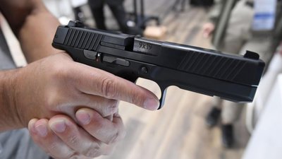 На Львівщині чоловік прийшов вакцинуватися зі зброєю
