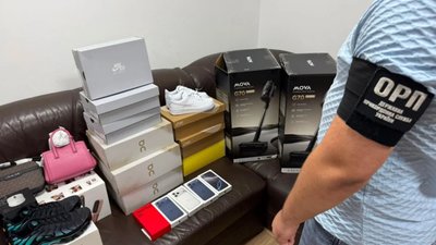 У «Краківці» вилучили незадекларовані iPhone та брендові товари на 350 тисяч гривень
