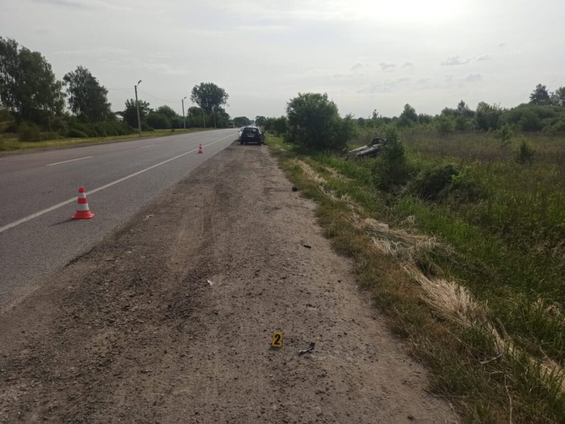 На Львівщині на міжнародній трасі кілька разів перекинувся автомобіль