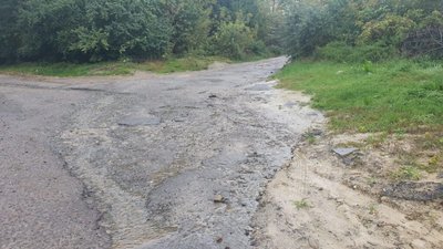 У Львові дощі розмили дорогу (ФОТО)