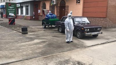 Як у Новояворівську миють вулиці (ФОТО)