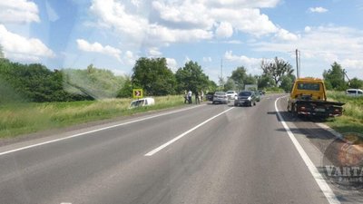 Поблизу Жовкви автомобіль злетів з траси (ФОТО)