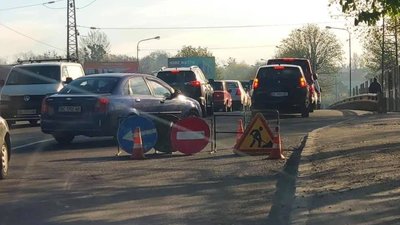 Корок на виїзді з Левандівки: ремонтують дорогу