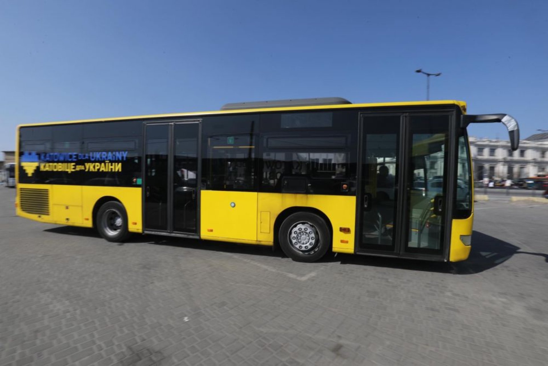 Львів отримав від польських міст 20 великих низькопідлогових автобусів