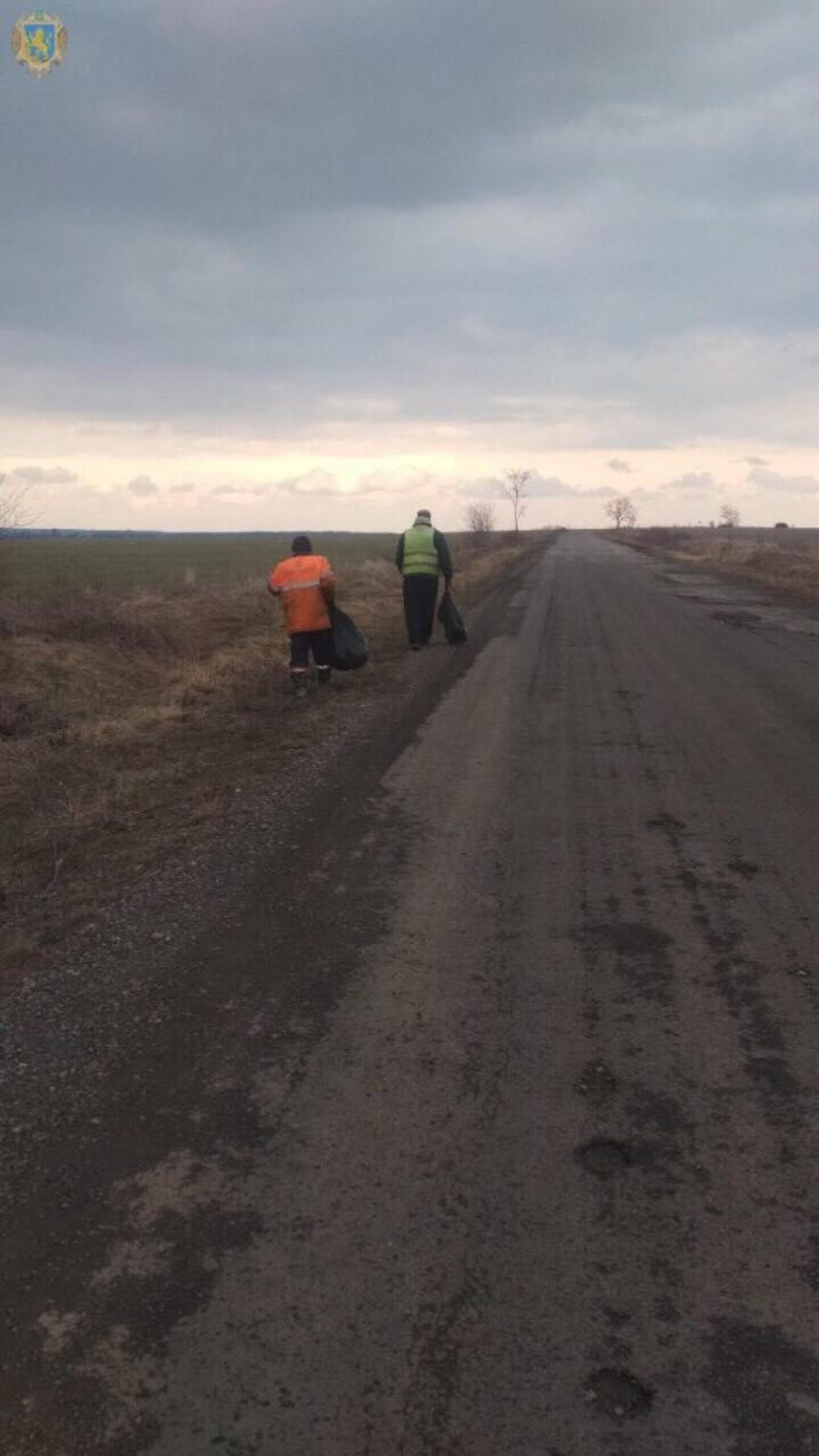 На дорогах Львівщини триває масштабне прибирання