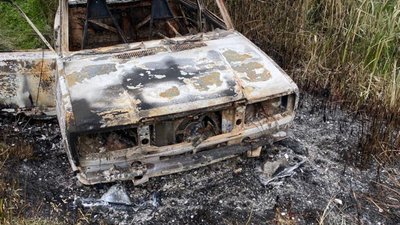 На Львівщині троє молодих хлопців викрали авто і спалили його вщент (ФОТО)