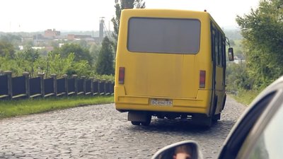 На Львівщині люди погрожують протестами, якщо влада не візьметься за дороги (ВІДЕО)