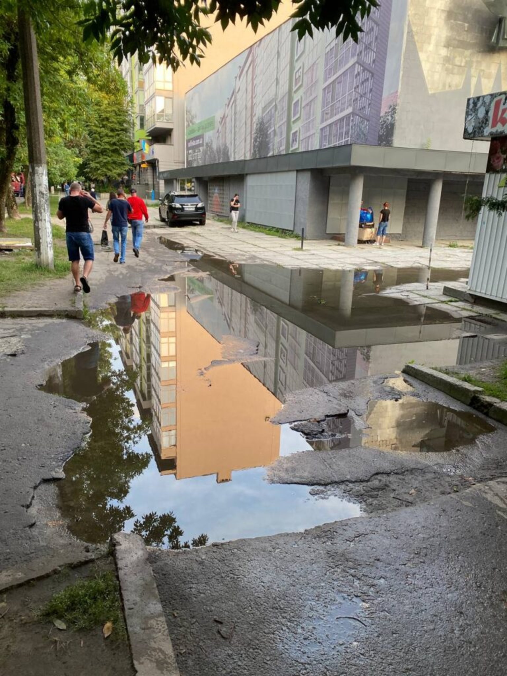 У Львові просять відремонтувати вулицю Угорську