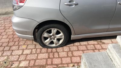 У Львові  чоловік влаштував «різанину» колес припаркованих на вулиці автомобілів (ФОТО)
