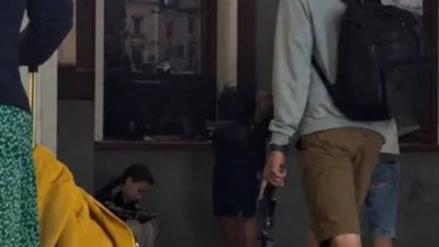 У Львові на вокзалі чоловік гуляв зі зброєю