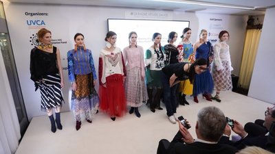 Український Haute Couture від Оксани Караванської вразив Давос