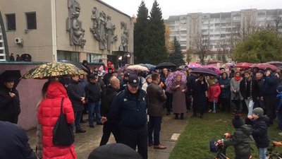 Мешканці Новояворівська зібрались на віче через відсутність тепла (ФОТО)