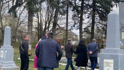 На Тернопільщині демонтують ще один танк і пам’ятник радянським солдатам