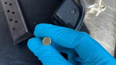 У Самборі у водія мікроавтобуса вилучили пістолет (ФОТО)