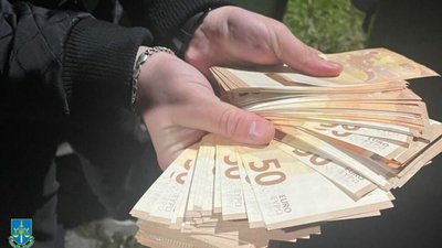 На Львівщині правоохоронець переправляв чоловіків через кордон