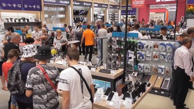 У Червонограді на місці довгобуду відкрили великий торговельний центр