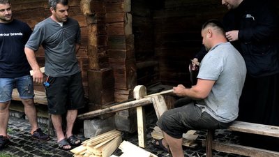 У Музеї народної архітектури і побуту реставрують старовинну церкву