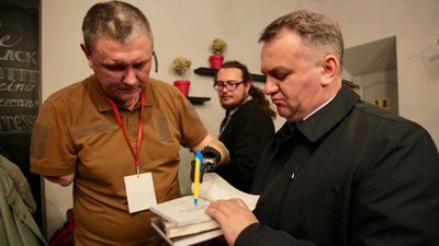 Суспільство починає забувати про війну, - Синютка