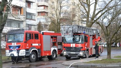 У Львові під час пожежі у багатоповерхівці пожежники врятували 12 людей