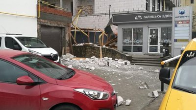 У Львові впала стіна новобудови (ВІДЕО)