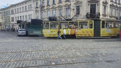 У Львові біля вокзалу не курсували трамваї (ФОТО)