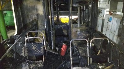 У Львові під час руху спалахнув тролейбус (ВІДЕО)