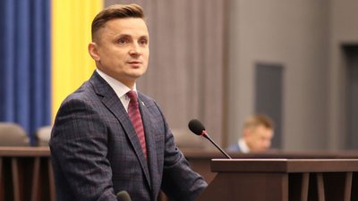 "Свободу" не спинити: суд відмовився відсторонити від посади голову Тернопільської облради