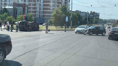 У Львові не розминулись чотири автомобілі (ФОТО)
