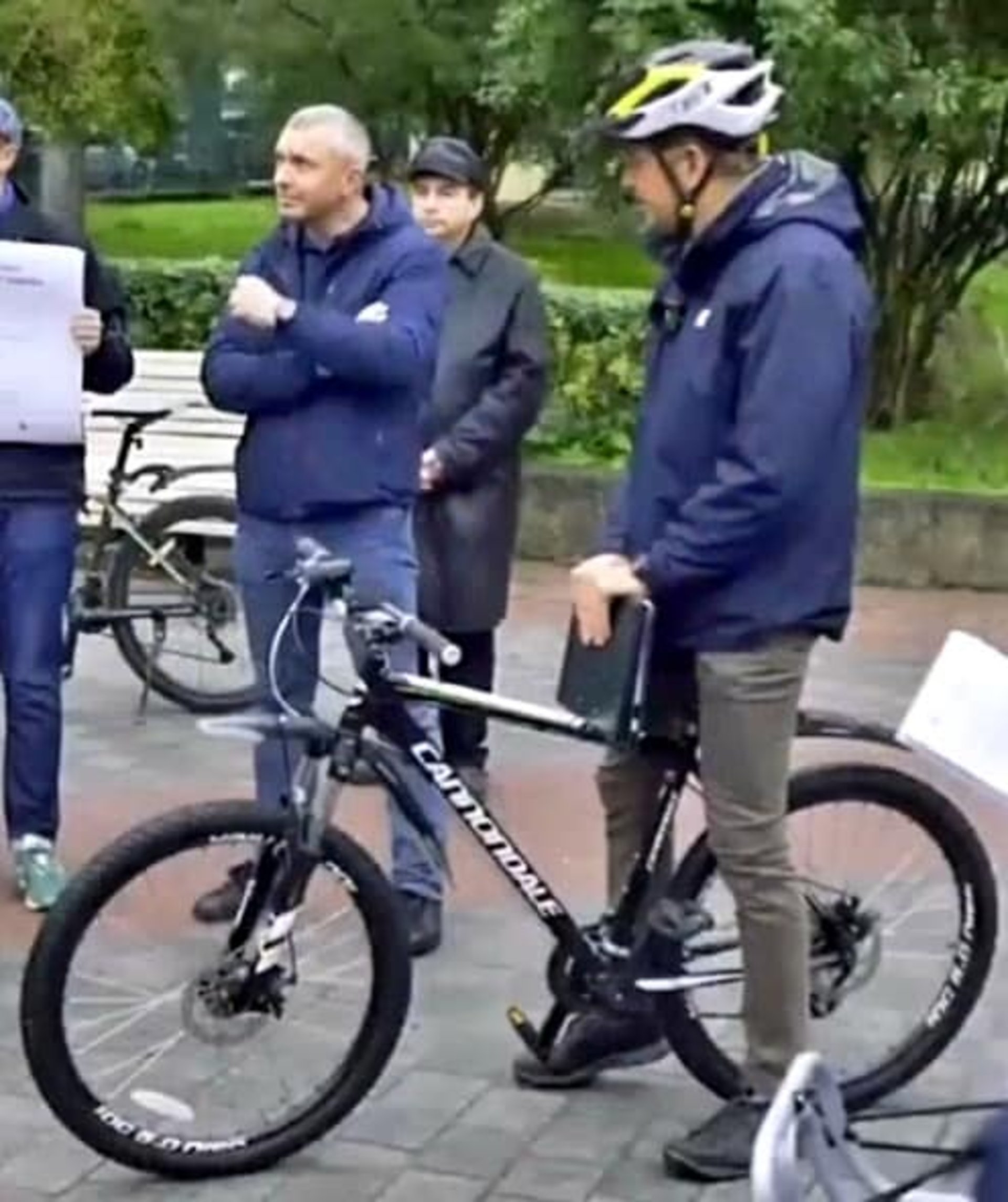 Садовий користується велосипедом за 93 тисячі гривень