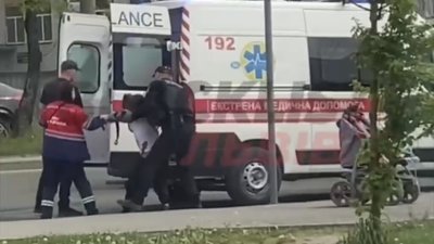 У Львові дівчина порізала собі вени (ВІДЕО)