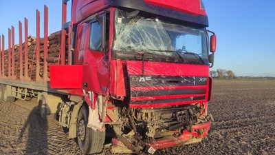 На Львівщині мікроавтобус не розминувся із вантажівкою