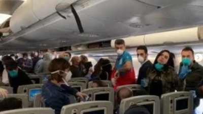 Українців висадили з літака в Анталію через відмову одягнути маски