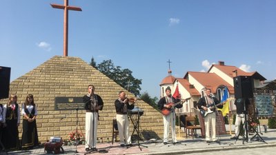 На Львівщині освятили меморіал героям Небесної Сотні