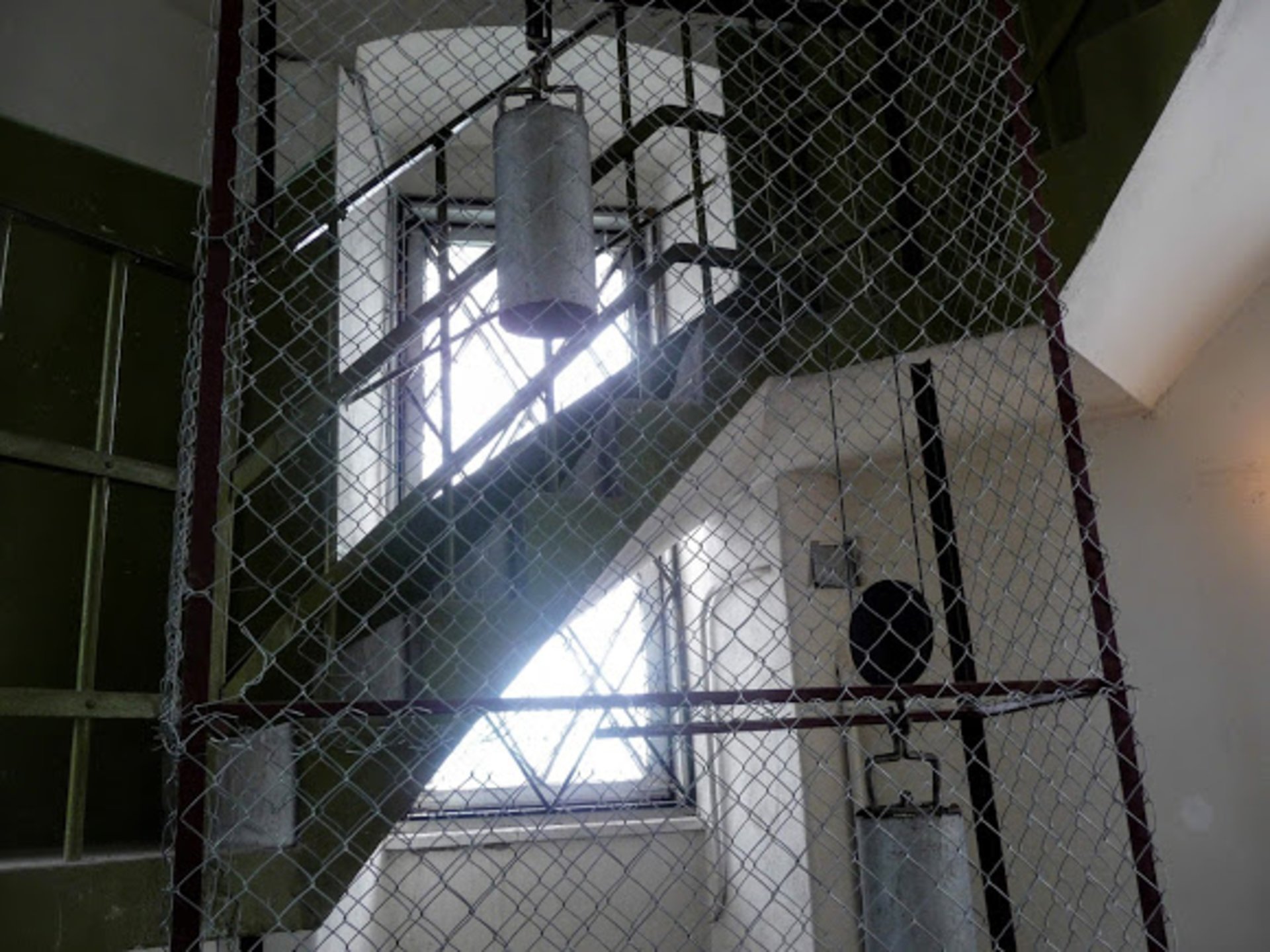 Гири-противаги годинника