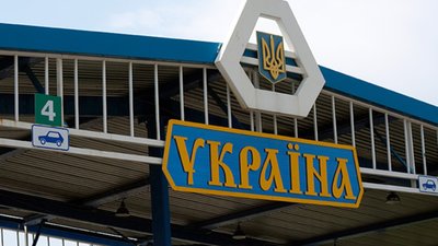 На кордоні з Польщею «нульові» черги, скупчення авто - на кордонах із Угорщиною та Словаччиною