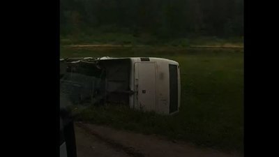 У Яремче перекинувся рейсовий автобус з пасажирами (ВІДЕО, ФОТО)