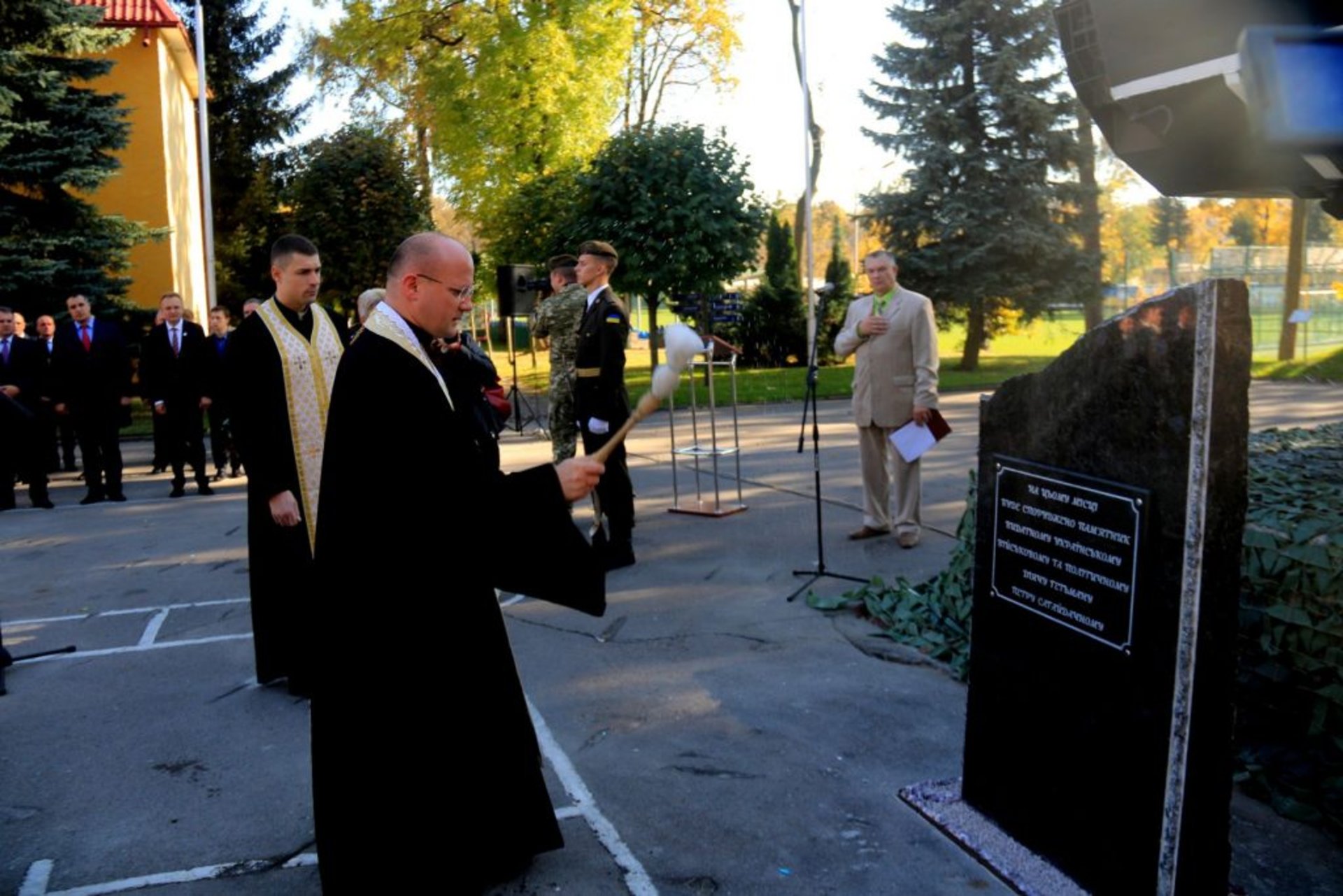 Встановлення пам’ятного каменя на місці майбутнього пам’ятника Петру Сагайдачному