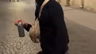 У центрі Львова танцював чоловік (ВІДЕО)