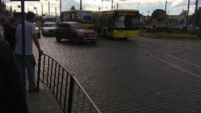 На Городоцькій не розминулись маршрутки (ФОТО)