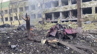 У Маріуполі авіаударом знищили дитячу лікарню (ФОТО, ВІДЕО)