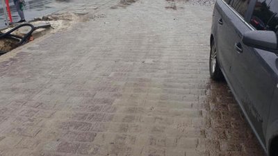 У Львові з вулиці Чернівецької вкрали бруківку (ФОТО)