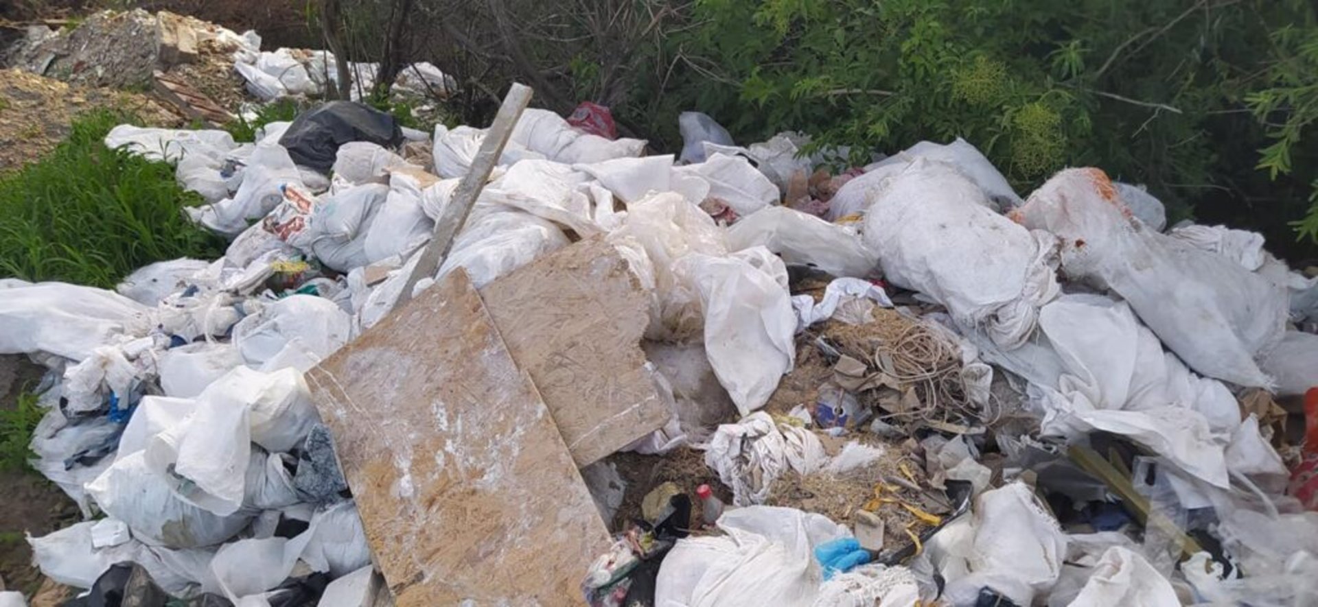 У Львові горить сміттєзвалище. Фото: Олексій Мінтій