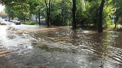 У Львові на Єрошенка стоїть вода (ФОТО)